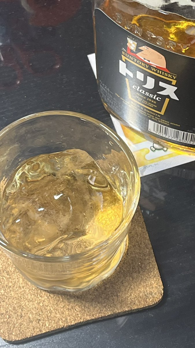 doragon3_8's tweet photo. #トリス
あまりにウチの弟が美味そうに毎晩お酒を飲むので…ウチでは飲まない(宴席でも生ビール中3杯)ボクが『人生はチャレンジだ...機を逃すな...』と、ウイスキーをロックで...
確かに美味いけど...アルコールは合わないなあw
酔うと黙るからなあwww普段はお喋りオバケのボクですが(´>∀<｀)ゝ https://t.co/AsmXg7HDaB