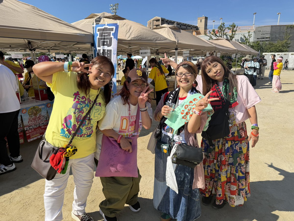 ikefami39's tweet photo. 高槻魂にてお久し振りのプッチモニ！

これまで真ん中は誰か問題を繰り広げてきましたが、結果、まゆちゃんでいこうと相成りました📷✨

それからは、色んなお友達を真ん中に挟ませて頂きました✨ https://t.co/A61ArDkJ4e