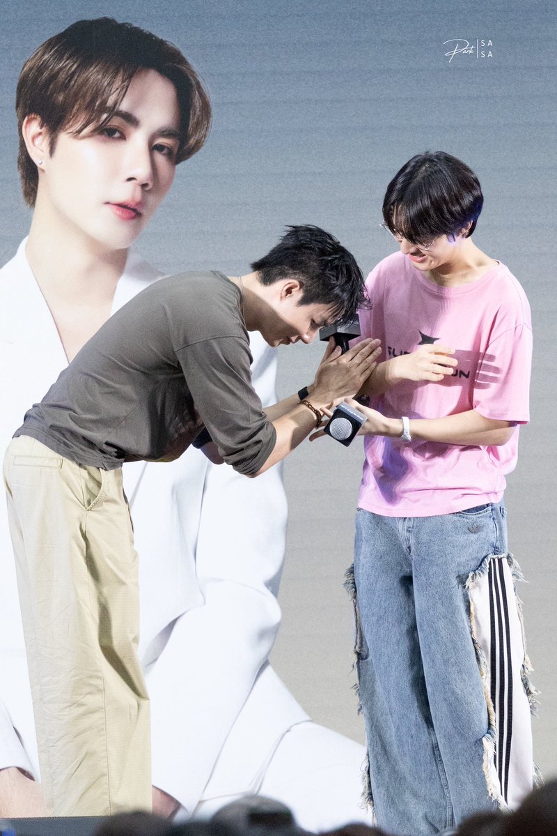 park_sasa's tweet photo. ไหว้….เจริญทุกคน😜

#34thHBDZEEPRUK 
#ZeePruk #NuNew
#ZeeNuNew https://t.co/91NsN4eu3l