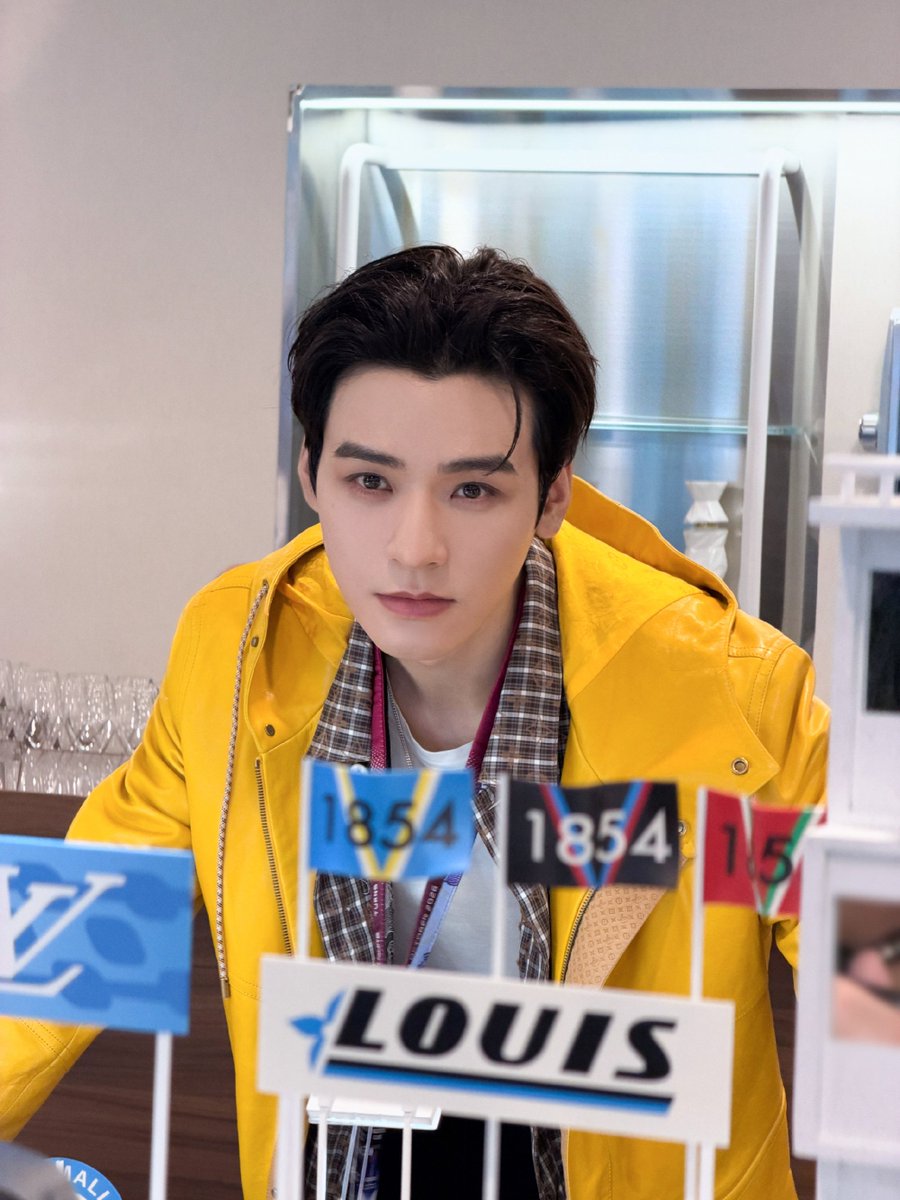 GongJunGlobal's tweet photo. 【261011 Gong Jun's Unofficial Office】
“Every race has a finish line, but Gong Jun’s handsomeness has none. 😎”
#GongJunxF1 #GongJunxLouisVuitton
#GongJun #龚俊Simon #龚俊 #cungtuấn
#SimonGong #공준 #กงจวิ้น #ゴンジュン https://t.co/Izws3Aql8l