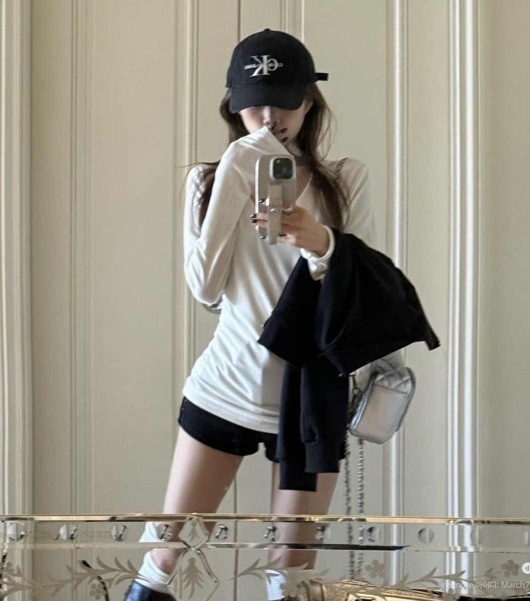 newspicy1214's tweet photo. 요런 느낌 나는 숏팬츠 추천.. 저는 허벅지 부자라 m사이즈 사니까 요핏 나옴.

숏팬츠 + 부츠 조합 너무 이뿐데 휘뚤마뚤 입을템으로 요거 넘 추천함.. 가격도 2만원대라 너무 굳. https://t.co/0Uyz8ubaFv