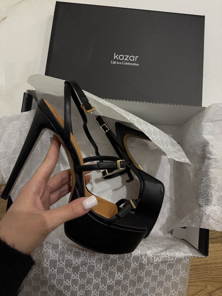 mqueenfindom's tweet photo. Love receiving gifts✨👑🖤 https://t.co/NTVAyfUnMq