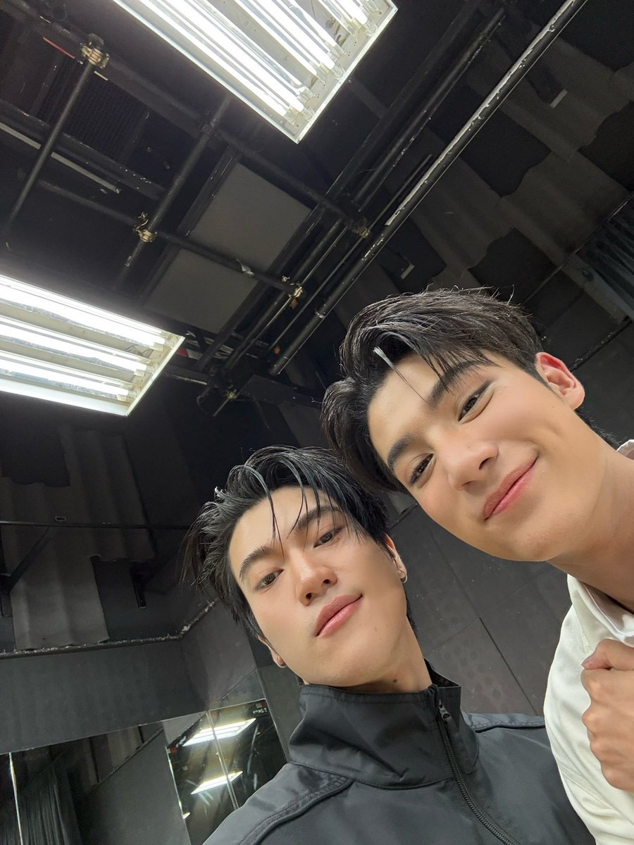 Innongsaglobal's tweet photo. Oh my god , so they met yesterday #innongsa https://t.co/jMVptmxbjb