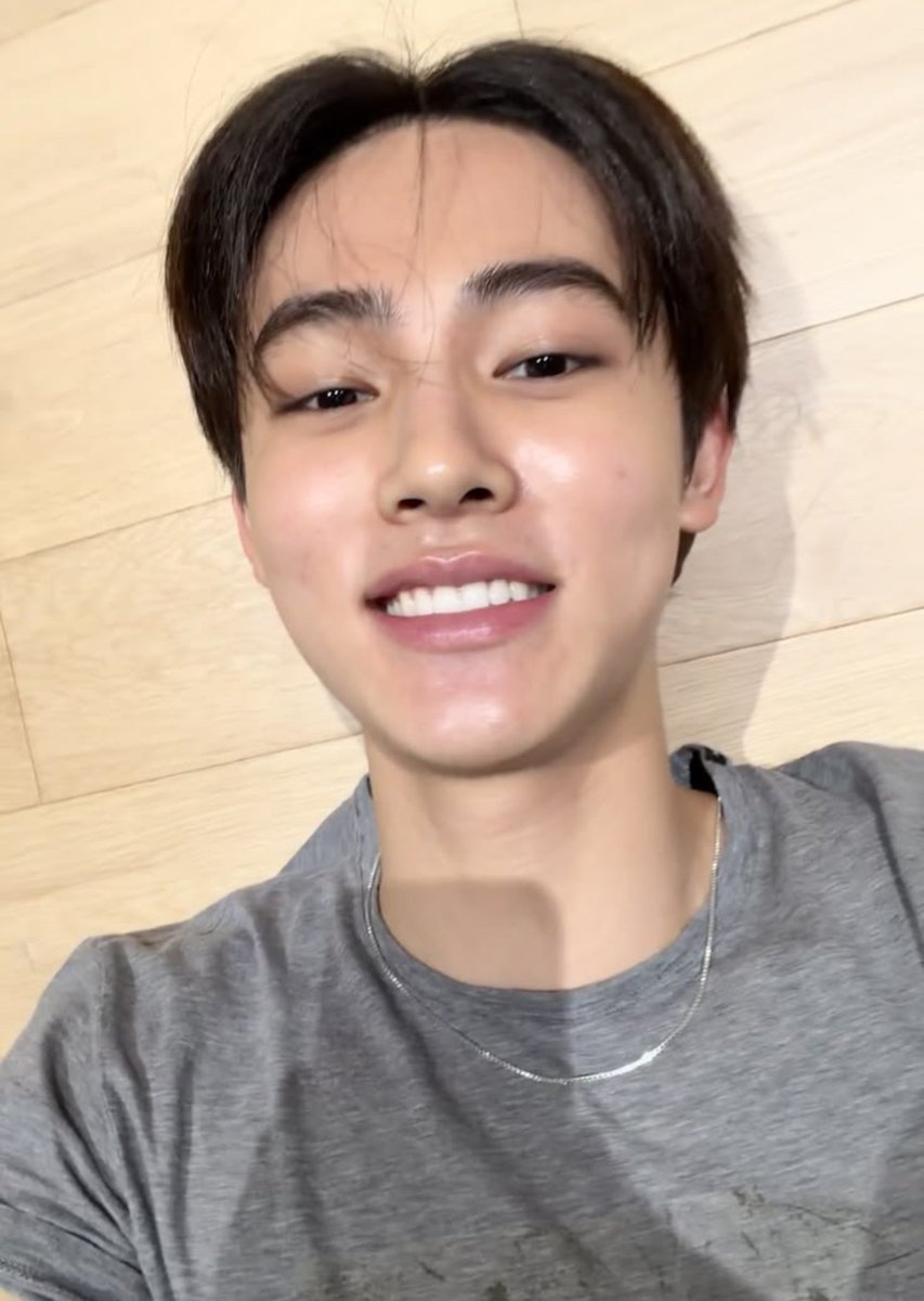 prettyyhyeon's tweet photo. don't u just love when seonghyeon is barefaced https://t.co/3ynUf4zeX2