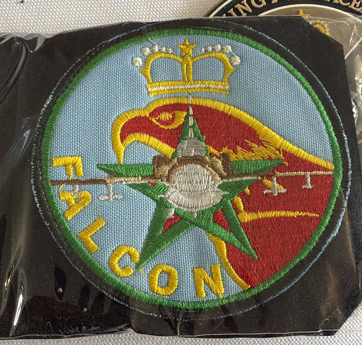 Gibdan1's tweet photo. Some swag i picked up at the Marrakech Air Show🤤
It was nice to meet up with one of the pilots of the Marche Verte team who personally wanted to meet us and give us swag too😜
#marrakech #mas26 #avgeek #morocco #marrakechairshow @MAS_Airshow_ma #patchcollection #addiction https://t.co/IRSaWqXWtp