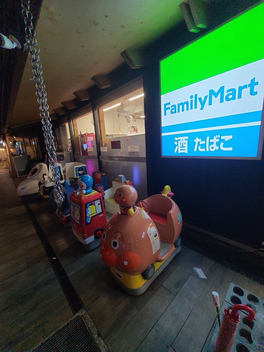 samayowanaiaoiD's tweet photo. コンビニにあるものに驚いてる笑 https://t.co/1YicmtaXQK