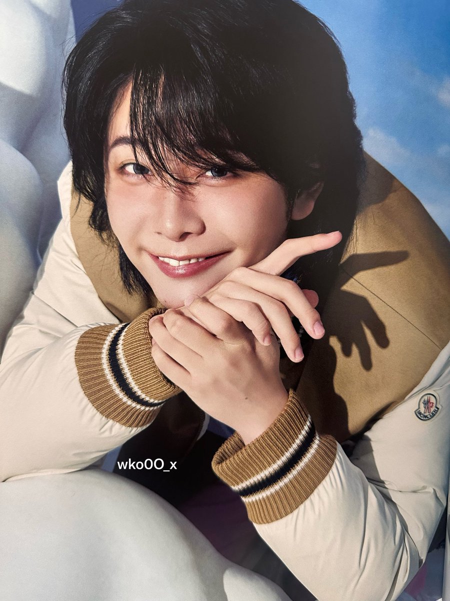 wko0O_x's tweet photo. 아니 나 지금 텐메거진 열고 활짝웃음
진짜 이렇게 잘생긴 오모리 들어있다고??? 
이거 가성비 쩐다
#오모리모토키얼굴 https://t.co/S9tW9jVuL4