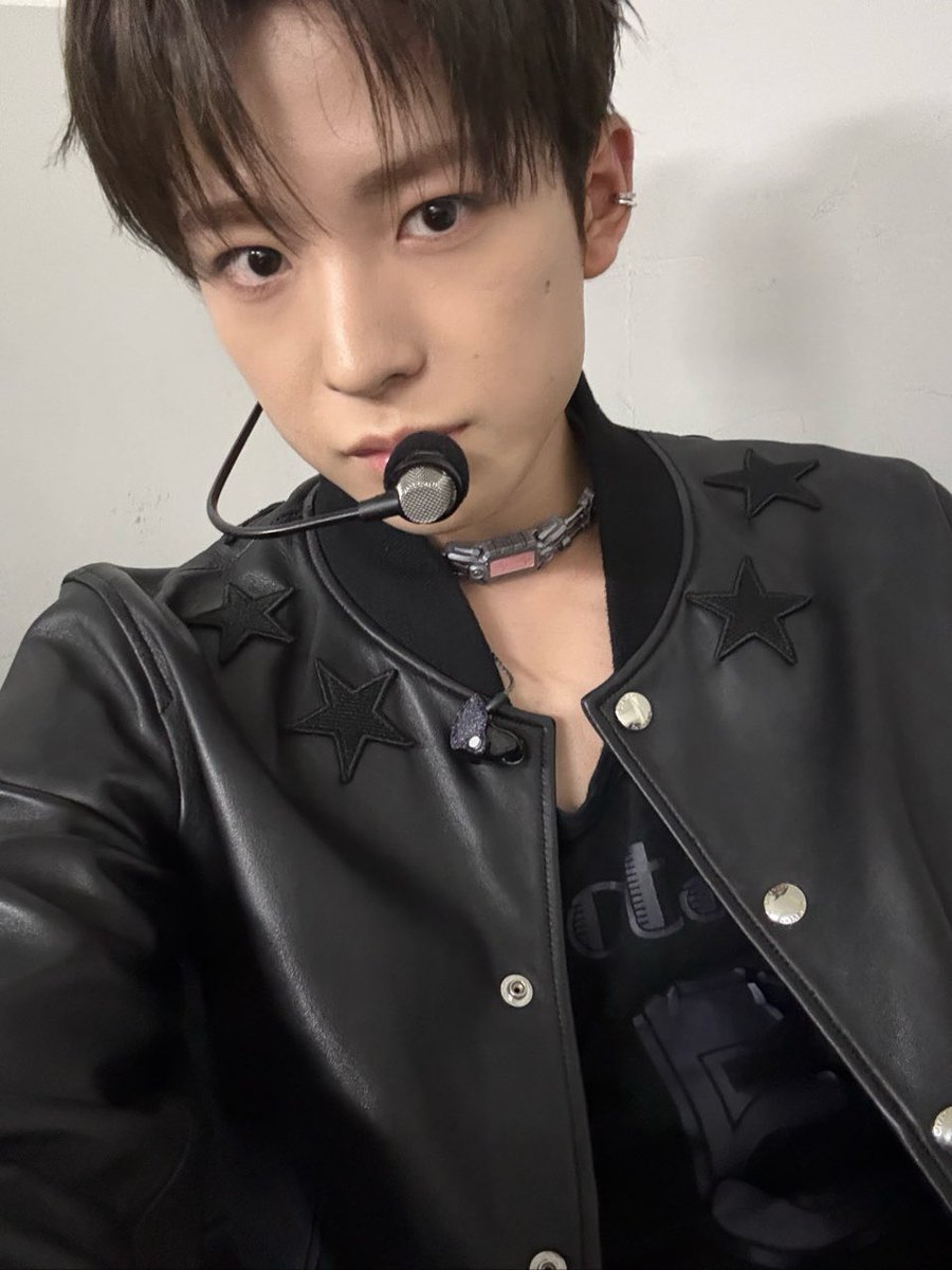 __xxmozzl's tweet photo. 흑발짧머그거하나갈겻다고 바로뱀여우상나오는거 ㄴㅁ좋음 ♡♡ https://t.co/vYyeszbgx7