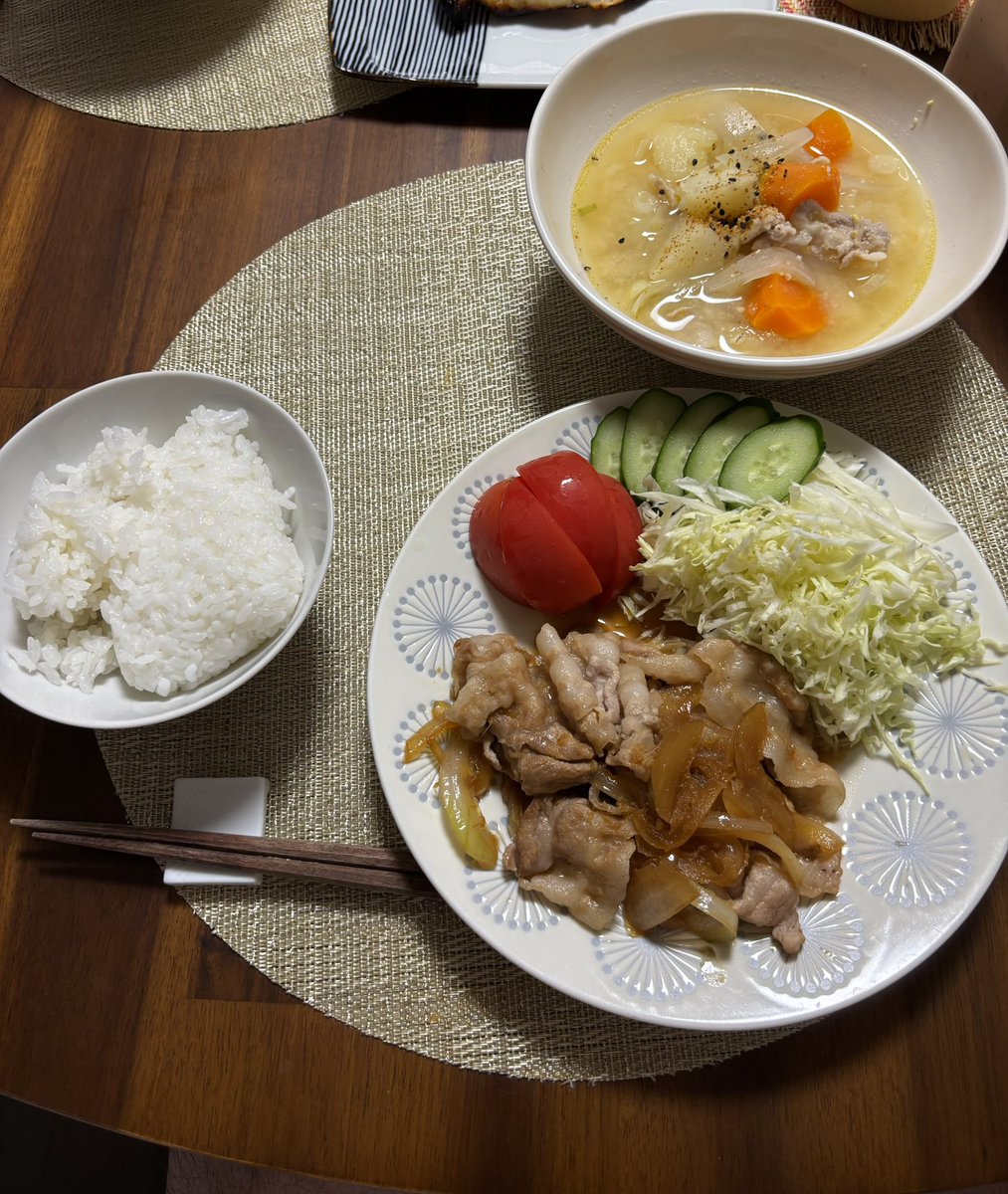 NASA0451's tweet photo. 生姜焼きと豚汁作りました。美味しかったです？ https://t.co/QJZUt01TvQ
