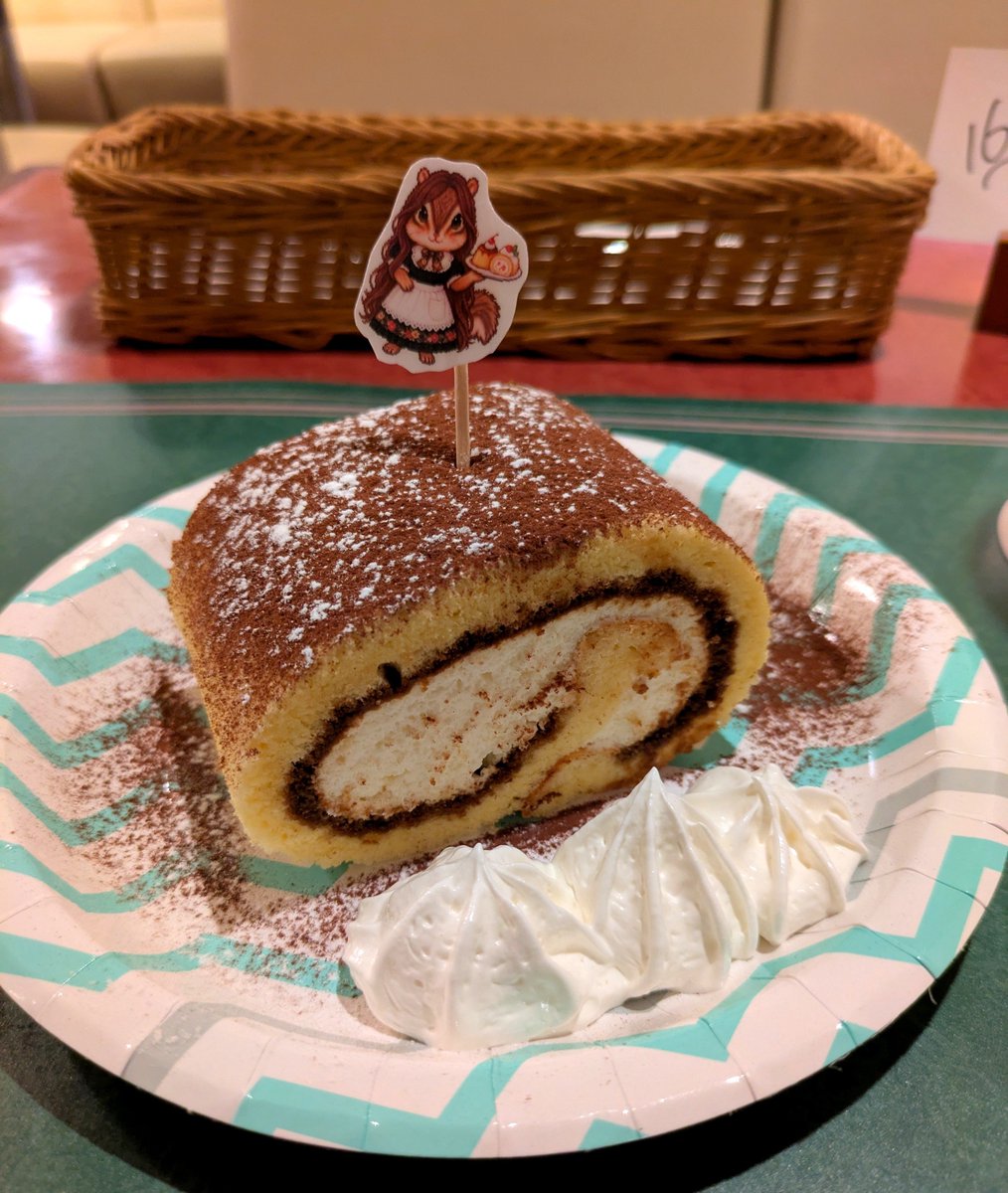 Pote0920's tweet photo. せっかくなので観劇後に再びアンダンテに帰宅🎂

ティラミスロールケーキ🌀

ととたまのあぷかりはアンダンテでユニバのテンションになれます。 https://t.co/sshXFwFDaY