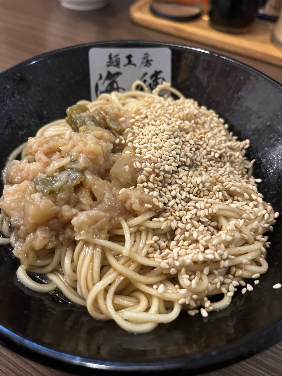gogokigen505's tweet photo. まぜそばは食べ終わりに
ライスドボン、たまごと一杯に

途中、味変で辣油、お酢
〆の、ガーリック和え玉🧄
〆にしては麺量がエグい
お酢でまた違った味わい
麺硬さ選べます　本日カタメ
追加現金対応してくれます

大満足セット
DXまぜそば1200
小ライス150
ガーリック和え玉300 https://t.co/W2Fyi6JUlx