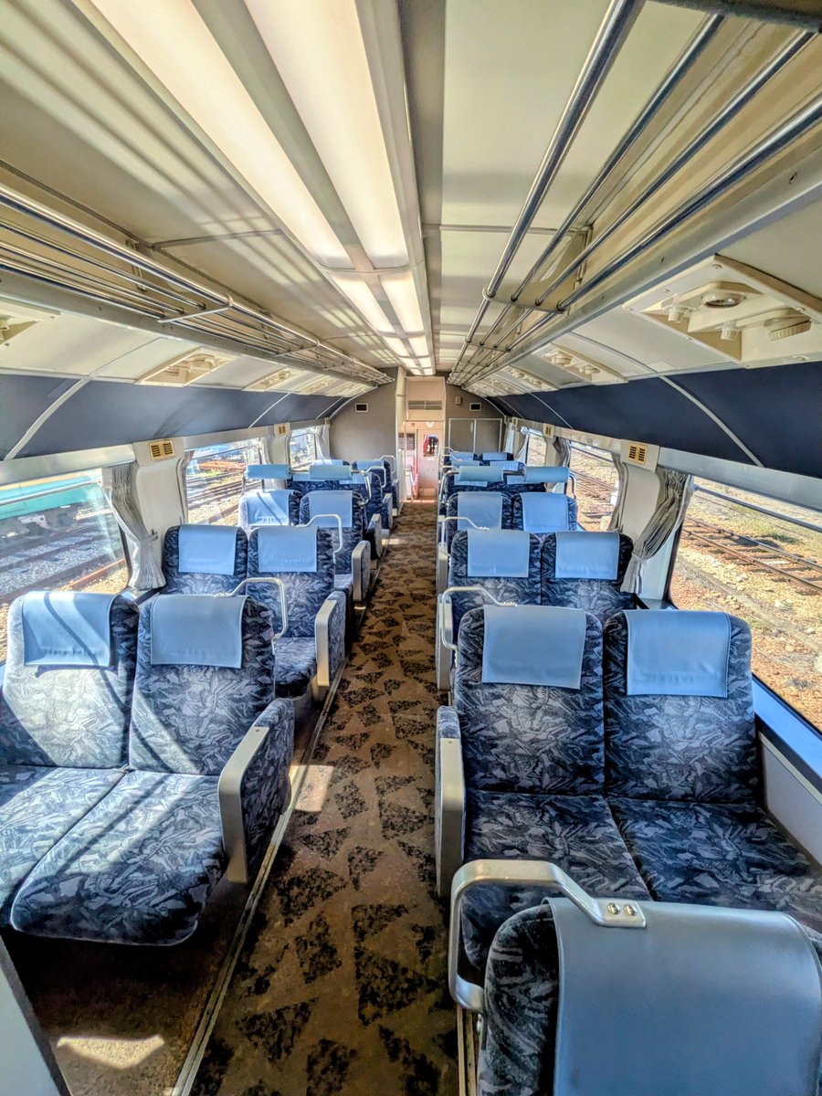 hai614909's tweet photo. 富山地鉄✨アルプスエキスプレス&amp;ダブルデッカー
2日間乗車���「普通列車で豪華だね」と言われてる方が😀特に2号車に躊躇される方が居て 3両だと車掌乗務必要で路線需要と車両供給が難しい🤔T01→T41→T01/126→138下り送り込みの空気輸送💦色々制約がありますが輸送力と乗車客との兼ね合いですね🧐 https://t.co/Avjmhbo4FH