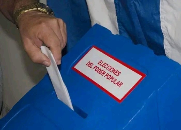 YanetDoimeadios's tweet photo. El 10 de octubre del año 1976 se realizaron las primeras elecciones de delegados a las Asambleas Municipales del #PoderPopular en toda #Cuba🇨🇺.
#PoderDelPueblo https://t.co/qjHCWAyNe1