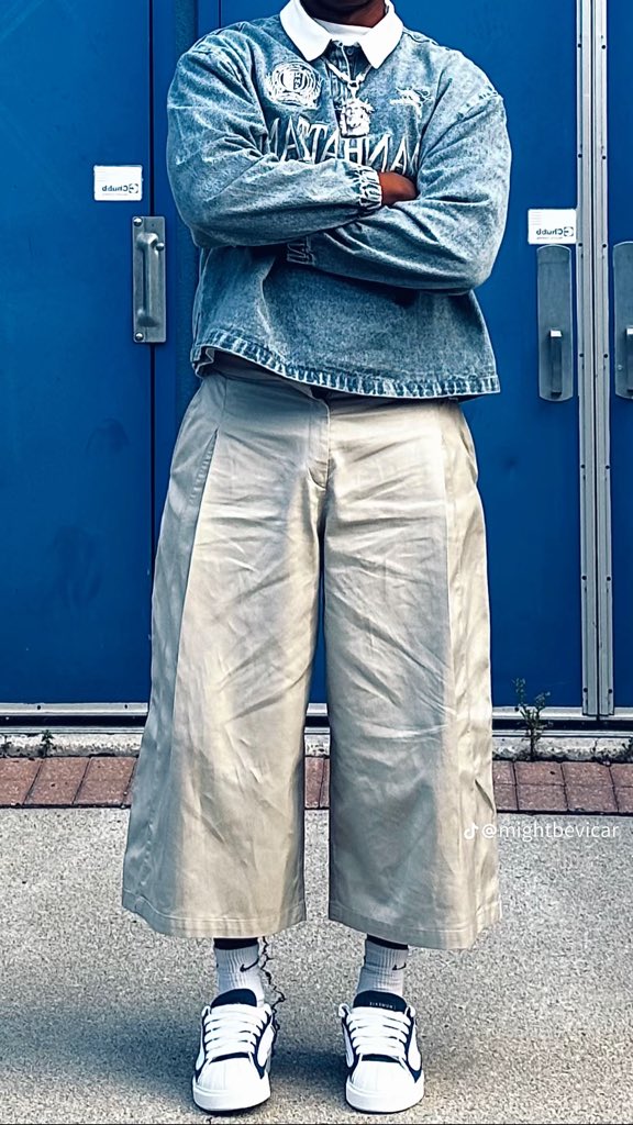 Anonstilldey's tweet photo. Some men talk a lot about fashion, but how many of you can actually pull off these two outfits without looking awkward ?

No offense, prove me wrong! https://t.co/ivNNgx6boo
