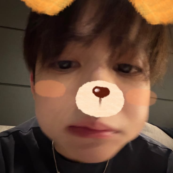 longtimenoeve's tweet photo. bukannya mau hujat atau gimana ya, ini aku suka (banget) sama chiquita, tp bagikuu yaa bagiku chiquita cocok BANGET ama seonghyeon. Udah sih #EOMCANNY EMANG SE COCOK ITU ngertii g sii?? akuu bukannya mau hujat atau apa yaa jangan salah paham... https://t.co/G3uRyidc04