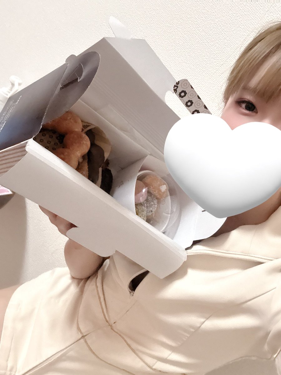 orasui2222's tweet photo. 10/10 Kさま✨

お久しぶりでした🫶
お仕事忙しくて、タイミングがなかなか…
って言ってたけど、
お会いできて嬉しいです🎀

ドーナツ差し入れありがとう！🍩
またゆっくりお話したいです🥰 https://t.co/WMjPH1Aw53