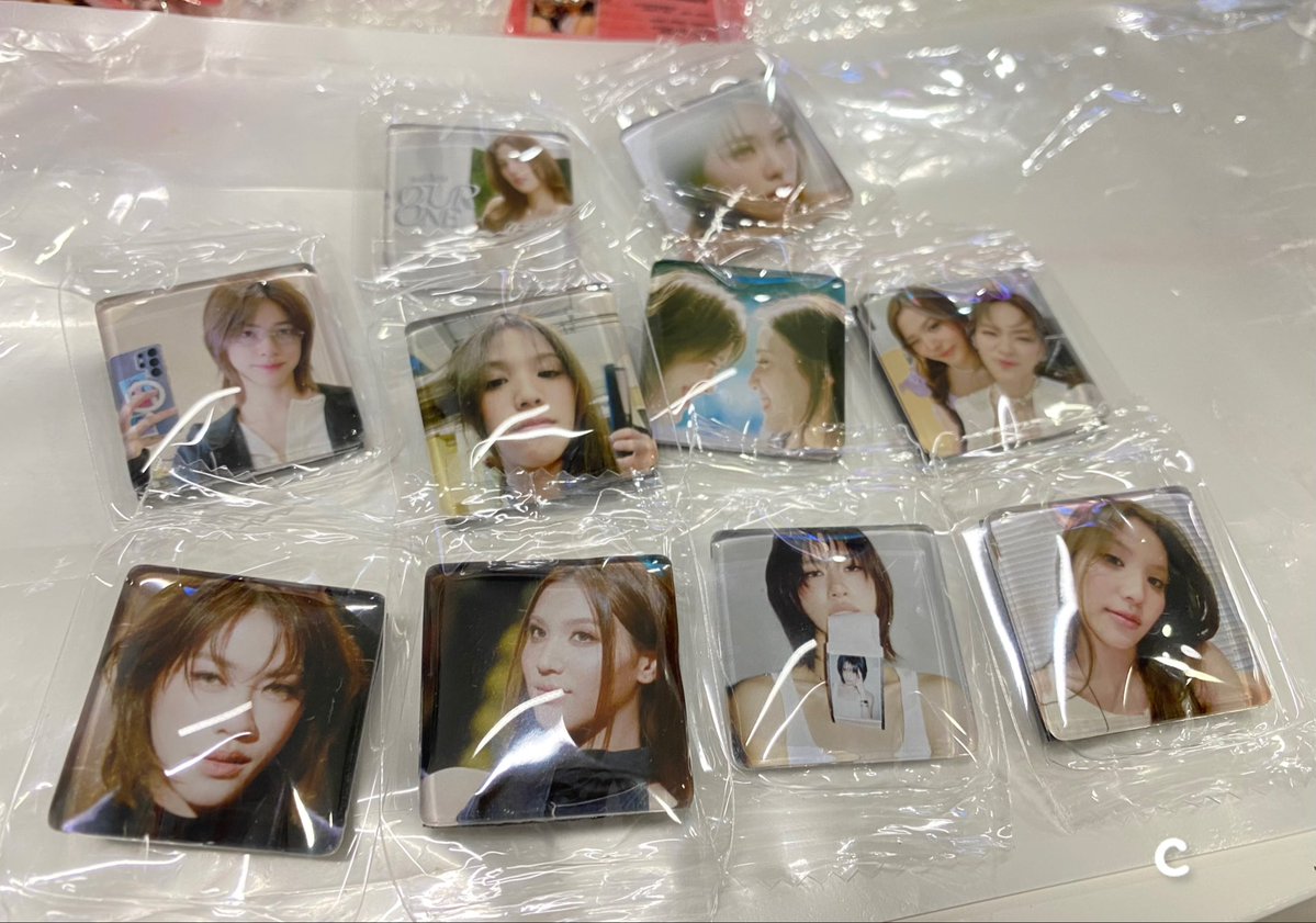 Chompoo171031's tweet photo. Giveaway for #MoonshadowSeries 

-wed 14  ( a b )
-thu 15  ( c d )

 🗓️: 14-15 Oct
📍 :  ICONSIAM HALL 

#EmiBonnie #เอมี่บอนนี่ https://t.co/f3acj7BLNY