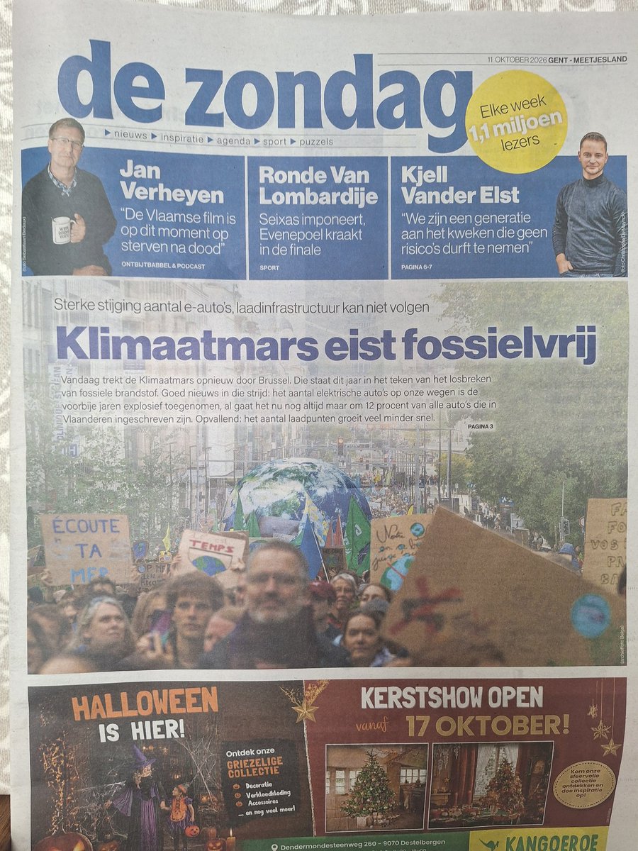 PStepnwolf78's tweet photo. De voorpagina van De Zondag, honderd jaar socialisme en de rekenmachine die links mijdt
De voorpagina van De Zondag van 11 oktober 2026 vat in één beeld de hardnekkige tegenstellingen en economische waanbeelden van politiek links samen. Enerzijds de Klimaatmars die door Brussel trekt en dit jaar “het losbreken van fossiele brandstof” eist – fossielvrij, punt uit. Anderzijds de nuchtere cijfers: het aantal elektrische auto’s is de voorbije jaren explosief gestegen, maar blijft beperkt tot zo’n 12 procent van het Vlaamse wagenpark, terwijl het aantal laadpunten veel trager groeit. Dat is geen detail. Het is het kernprobleem van een beleid dat morele eisen stelt zonder de infrastructuur, de kosten en de fysieke realiteit te aanvaarden.
Hetzelfde patroon keert terug bij de Vlaamse film. Jan Verheyen stelt dat die “op dit moment op sterven na dood” is. Toch blijft de sector structureel afhankelijk van subsidies, alsof overheidsgeld de markt kan vervangen. Omdat de meeste producties niet rendabel zijn, moet de belastingbetaler bijspringen. Subsidies worden voorgesteld als steun aan “cultuur” en “kwaliteit”, terwijl ze in de praktijk een onrendabele niche in leven houden die zichzelf niet kan bedruipen. De vraag is te klein, de concurrentie van internationale streaming te sterk, de productiekosten te hoog. In plaats van te krimpen, te specialiseren of commercieel te worden, wordt het falen permanent gesubsidieerd. Het is dezelfde logica als bij het klimaat: een ideaal plaatsen boven de cijfers, en de rekening doorschuiven naar wie wél werkt en betaalt.
Kjell Vander Elst voegt eraan toe dat we “een generatie aan het kweken zijn die geen risico’s durft te nemen”. Dat is geen toeval. Het is het voorspelbare resultaat van decennialang links ideologisch prediken via media, onderwijs en cultuurbeleid. De staat zorgt, het individu neemt geen risico, en geld groeit op de rug van de belastingbetaler. Wie opgroeit in een omgeving waar falen wordt gecushioned door uitkeringen en subsidies, en waar ondernemerschap vaak als verdacht wordt geframed, leert risico’s vermijden. Honderd jaar socialisme en communisme hebben in België een permanente opvolging gekregen: meer staat, meer regulering, minder markt, en een cultuur die de rekenmachine systematisch schuwt.
Die afkeer van cijfers wordt nog scherper bij de energie- en auto-economie. De term “fossiel” zelf is een ideologische vereenvoudiging. Koolwaterstoffen ontstaan niet uitsluitend uit dode organismen van miljoenen jaren geleden; onder hoge druk en door de beweging van tektonische platen worden ze voortdurend opnieuw gevormd. Wie olie en gas behandelt als een eindige “erfenis” die we moreel moeten afzweren, bouwt beleid op een onvolledig geologisch beeld. Tegelijk loopt de klassieke tweedehandsmarkt voor West-Europese wagens grotendeels naar Oost-Europa, de Balkan en verder. Daar is de laadinfrastructuur voor elektrische auto’s grotendeels afwezig. Een wagen die in Vlaanderen als “groen” de showroom verlaat, belandt in landen waar benzine- en dieselpompen de norm blijven. Het fossielvrij-model stopt aan de grens. De CO₂-boekhouding die in Brussel wordt gevierd, verdwijnt zodra de auto de tweedehandsmarkt opgaat.
In dit model schuwt de communist de rekenmachine als een vampier knoflook. Overal wordt een moreel of ideologisch ideaal geplaatst boven de cijfers, de netten, de exportmarkten en de geologie. Overal wordt aangenomen dat de staat de transitie kan afdwingen zonder dat de kosten en de grenzen meerekenen. Het resultaat is zichtbaar geworden in de markten. Beleggers zeggen openlijk “go short on Belgium”: de combinatie van hoge belastingen, trage vergunningen, energie-onzekerheid en een cultuur die ondernemerschap wantrouwt, maakt het land onaantrekkelijk. De erfenis van honderd jaar links beleid is geen abstracte ideologie meer, maar een concrete positie in de markten.
Die opvolging van het socialisme uit zich ook in de buitenlandse en demografische realiteit. Het ruziestoken met de Verenigde Staten, het plaatsen van een standbeeld van Trump in het parlement als provocatie, en de jarenlange naïeve omgang met Rusland zijn geen details. Ze zijn tekenen van een continent dat zijn economische welvaart aan het verspelen is. Brussel zelf is demografisch ingrijpend veranderd: een grote meerderheid van de inwoners heeft een buitenlandse herkomst, met een aanzienlijk aandeel illegale of ongeregelde verblijvers. Die realiteit brengt extra druk op huisvesting, sociale voorzieningen, veiligheid en integratie, terwijl het beleid blijft vasthouden aan open grenzen en morele superioriteit tegenover zowel Amerika als pragmatische energiepolitiek.
De voorpagina van De Zondag toont de symptomen. De Klimaatmars eist het onmogelijke op korte termijn. De Vlaamse film sterft terwijl de subsidies blijven stromen. Een generatie leert risico’s te schuwen. De tweedehandsmarkten hebben geen stekkers. En de hoofdstad en het continent tonen de prijs van honderd jaar ideologische opvolging. Wie decennia lang via media en beleid de boodschap uitdraagt dat markten, prijzen, grenzen en demografische realiteit secundair zijn, krijgt precies die uitkomst: afhankelijkheid in plaats van zelfredzaamheid, achterblijvende infrastructuur, demografische spanningen en investeerders die weglopen. Fossielvrij klinkt mooi op een banner. Gesubsidieerde film klinkt nobel op een podium. Anti-Amerikaanse provocaties met kinderlijke voorstellingen klinken strijdbaar in het parlement, maar bewijzen vooral de morele afgang en incompetente hoogmoed van EU's onverkozen leiders. In de realiteit van netten, batterijen, tweedehandsmarkten, kijkcijfers, migratie en betaalbaarheid is het vooral een recept voor het einde van een economisch welvarend continent dat uitdooft in burgeroorlog. Links is voldoende in ontkenning om dat niet te beseffen, zelf totdat er een politicus, een activist, maakt niet uit, op het uur van de wolf wordt gewekt door iemand die met een bivakmuts.

Dan is elk dialoog voorbij. Men zal hebben geoogst wat men heeft gezaaid.