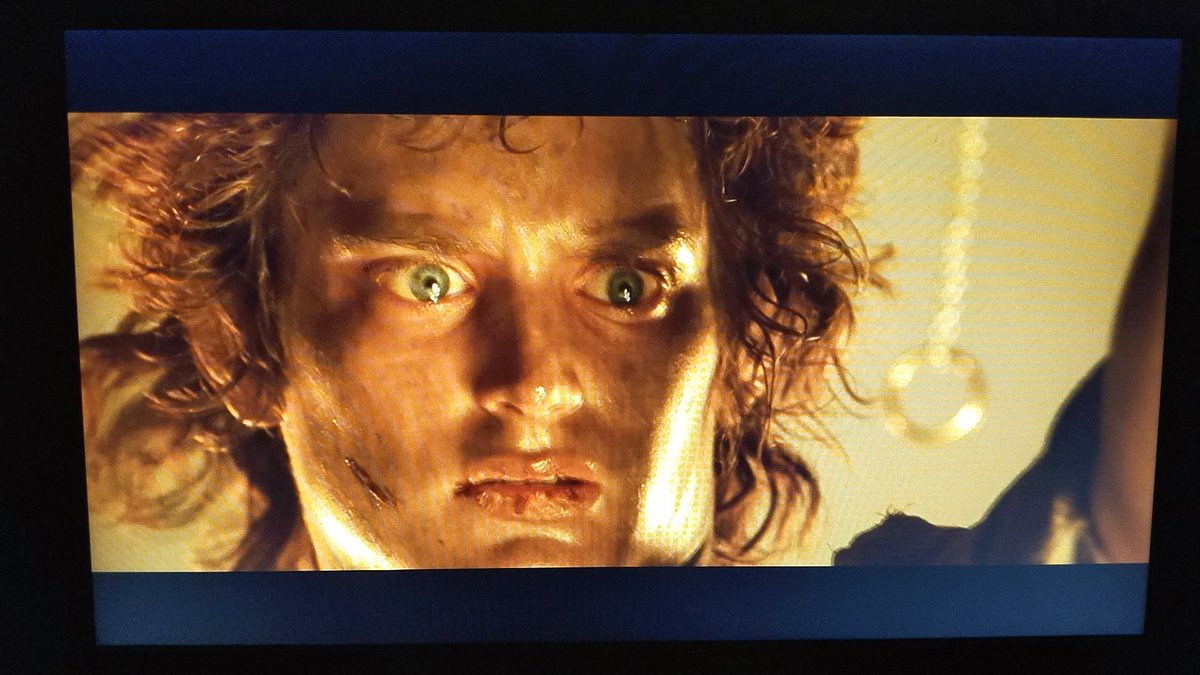 AadilAgwn's tweet photo. The best trilogy I've ever seen and experience the whole thing was far better than i expected hands down to JRR TOLKIENS N Peter Jackson to write and direct this kind of novels the best thing I've ever seen I'll never forget the experience I cried and got goosebumps all the time https://t.co/wCt8slDazM