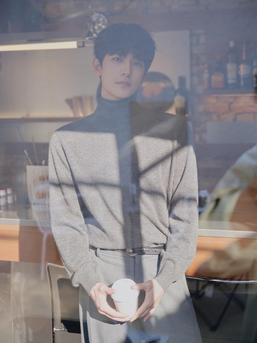 yangyang_tweets's tweet photo. 【261011】#YangYang’s team douyin update with new snaps🎞️ 

“how do I describe the feeling that yang yang gives me?”

#YangYang杨洋 #杨洋 https://t.co/qdFfzA1ajm