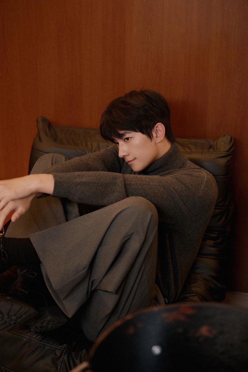 yangyang_tweets's tweet photo. 【261011】#YangYang’s team douyin update with new snaps🎞️ 

“how do I describe the feeling that yang yang gives me?”

#YangYang杨洋 #杨洋 https://t.co/qdFfzA1ajm