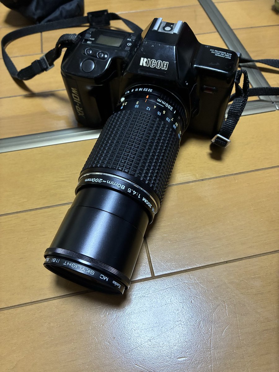 Shin1988Mitsuki's tweet photo. むかしむかし、球場に持って行ったカメラも見つけた。当時はフィルムだから、現像したら全失敗なんてこともあったなぁ。明るさが足りなくて、東京ドームは本当にやらかしまくった。 https://t.co/x0iPxUIrTb