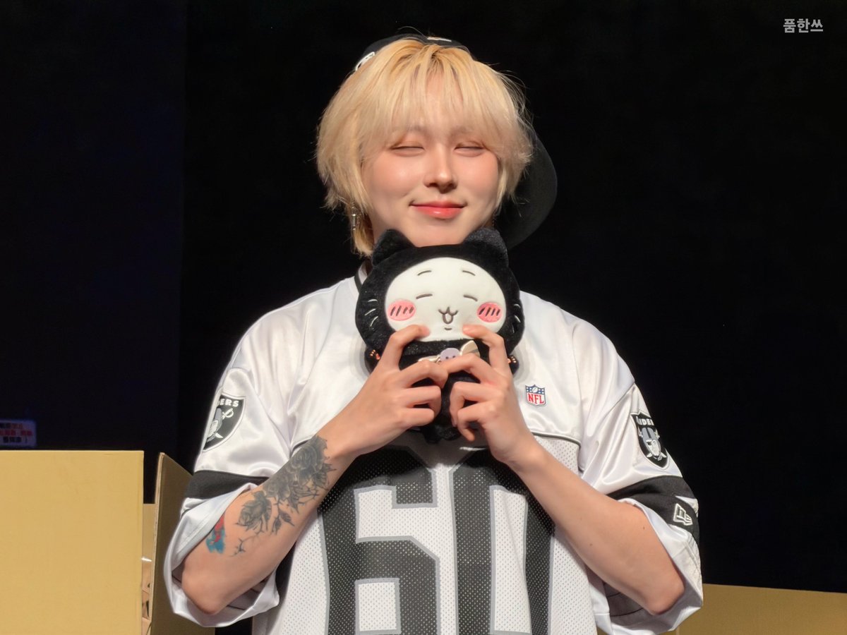 onewe_0094_1_tw's tweet photo. 20261011 ONEWE K-MONSTAR FS
행복한 햄찌 두 마리 ☺️🐹🐹
#원위 #ONEWE #기욱 #GIUK
#치이카와 https://t.co/M7s6S9mioN