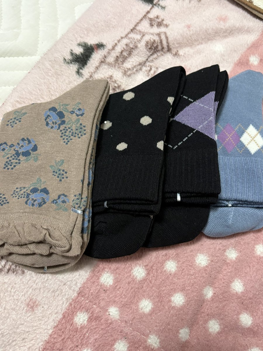 yuirin_88's tweet photo. 赤冬の靴下🧦買って
きたよ〜ん😆✨ https://t.co/EQUx9jYpGD