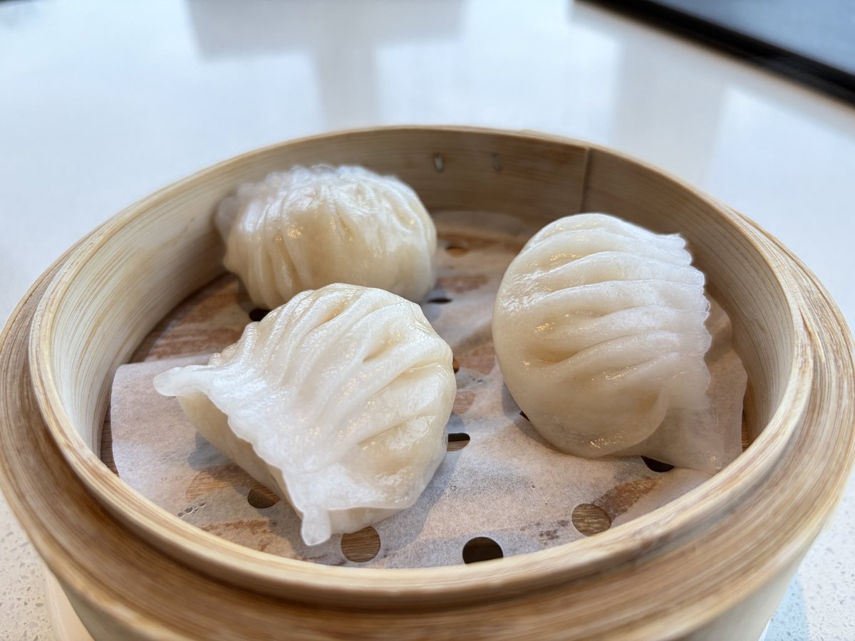 YOSHIKA05998184's tweet photo. 今日のランチは嫁さんが点心🥟を食べたいというので
ICONSIAMのHong Baoで食べました。
チャオプラヤー川の眺めも良くて、美味しくいただきました😋
#bangkok #iconsiam #hongbao #chinesefoods https://t.co/M4TUIleven