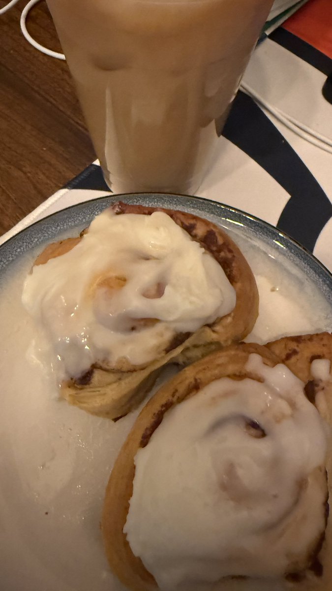 cnote_vegas's tweet photo. I can’t afford pumpkin cheesecake muffins like @Pergggggg 

#DisgustingFoodPics 🤮 
#DoingBreakfastWrong https://t.co/53rv2h1Ajh