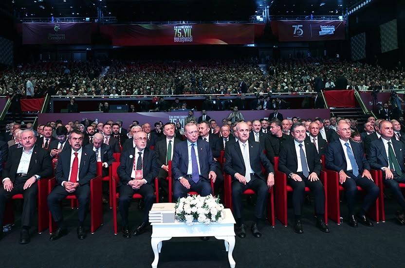 omerrcelik's tweet photo. Sayın Cumhurbaşkanımızın teşrifleriyle İstanbul Kongre Merkezi’nde, İlim Yayma Cemiyeti 75. Yıl Buluşması Programı yapıldı.

İlim Yayma Cemiyeti en zor zamanlarda çok güçlü ve çok değerli mücadelelere imza atmış bir yuva. 

Emeği geçenlerden rahmete kavuşanların mekanı cennet olsun. 

Emek veren herkese şükranlarımızı sunuyoruz.