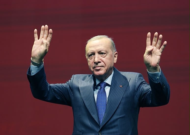 omerrcelik's tweet photo. Sayın Cumhurbaşkanımızın teşrifleriyle İstanbul Kongre Merkezi’nde, İlim Yayma Cemiyeti 75. Yıl Buluşması Programı yapıldı.

İlim Yayma Cemiyeti en zor zamanlarda çok güçlü ve çok değerli mücadelelere imza atmış bir yuva. 

Emeği geçenlerden rahmete kavuşanların mekanı cennet olsun. 

Emek veren herkese şükranlarımızı sunuyoruz.