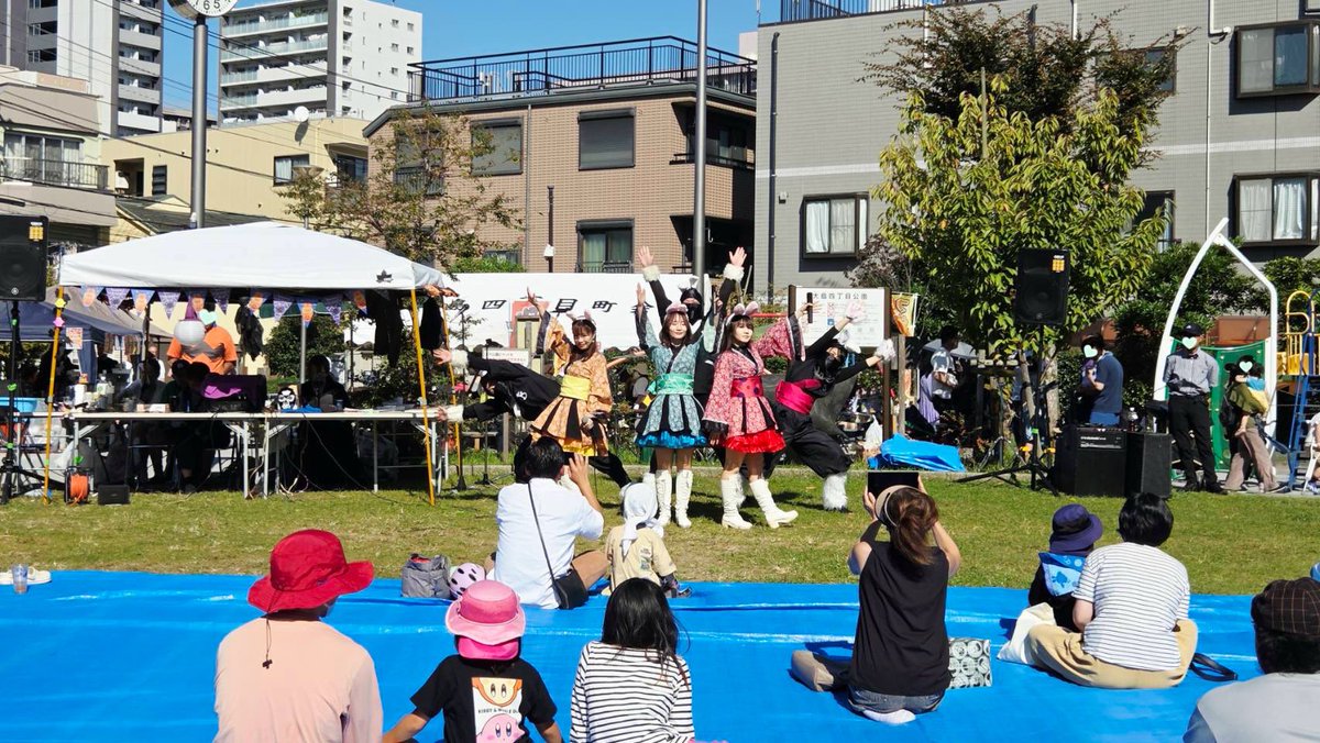 mini_gan3's tweet photo. 「大島四丁目町会 秋の収穫まつり」
に出演しました✨

やきそば、じゃがバター、びーる
たこやきがあって迷っちゃうよね〜😆
みんなは何を食べたかな？

美味しいものもぐもぐしながら
ステージを楽しんでもらえてたら
嬉しいな🌷😊

#カメイダー
#大島四丁目 https://t.co/22MpaMe7CR