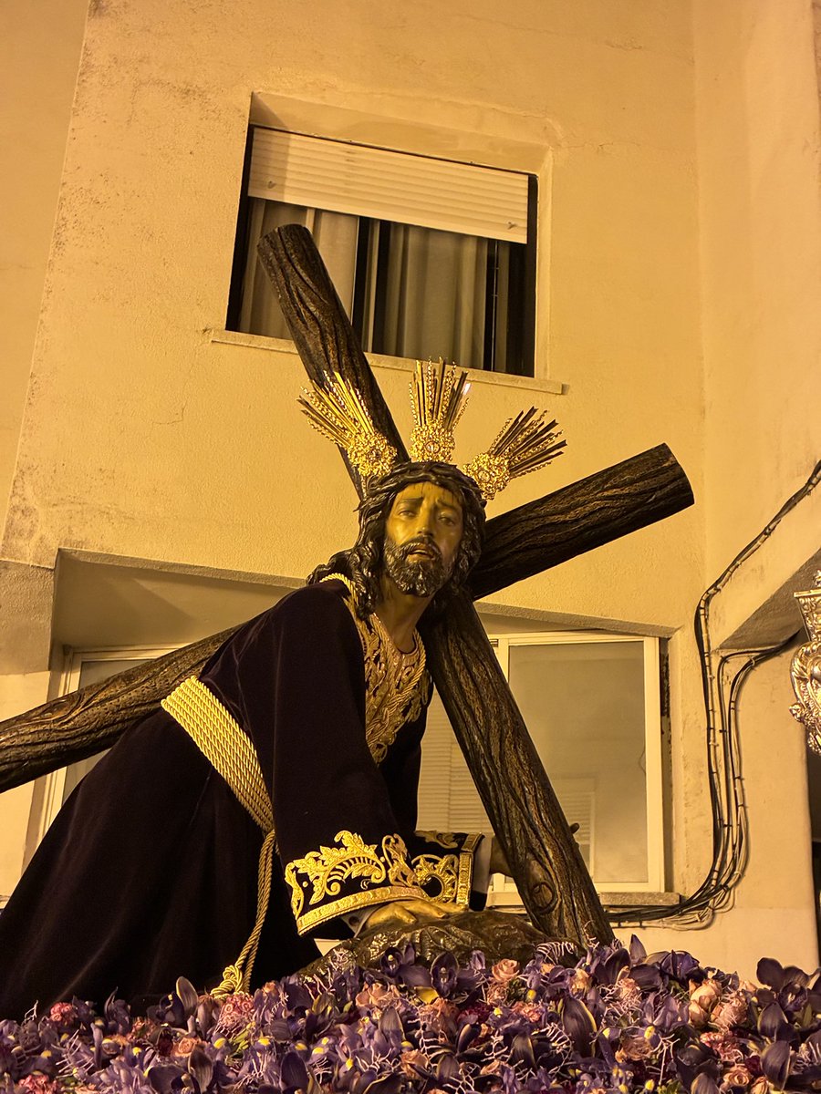 damasobeigbeder's tweet photo. Hay lugares donde, más allá de parecer que viven congelados en el tiempo, te envuelven en una atmósfera y una satisfacción preciada.

Uno de esos lugares es, fue y será, Arcos. https://t.co/3fnfABIu2z