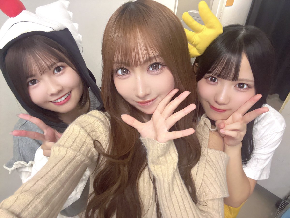 MIYOMARUKO's tweet photo. #みかんのむき方 劇場イベント
"チーム対抗！がブリチキン。コラボ盛り上げSP"ありがとうございました🐔🍖❤️‍🔥

結果はチームSが優勝！おめでたい！
楽屋に唐揚げ届くの楽しみぃぃ！

#がブリチキン #SKE48 https://t.co/GNgXFqOrkm