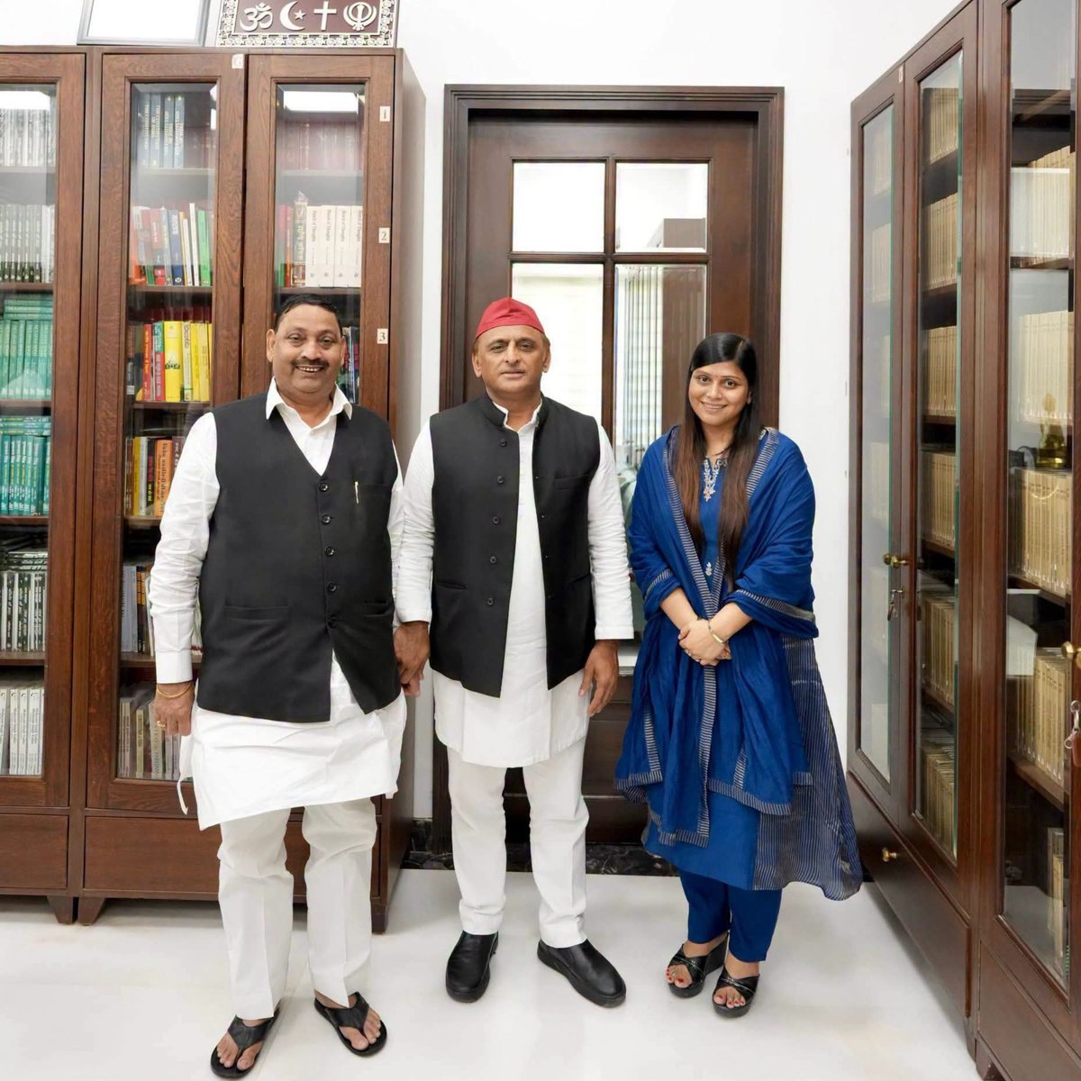 luffyspeaking's tweet photo. बड़ी खबर:

बीजेपी के पूर्व सांसद धर्मेंद्र कश्यप ने सपा प्रमुख अखिलेश यादव से मुलाकात किया है।

ये जिस समाज से आते हैं, वो बीजेपी का बड़ा वोटबैंक है, लेकिन इनके आने से बरेली मंडल में बड़ा बदलाव देखने को मिलेगा। https://t.co/TrOEDMoZeB