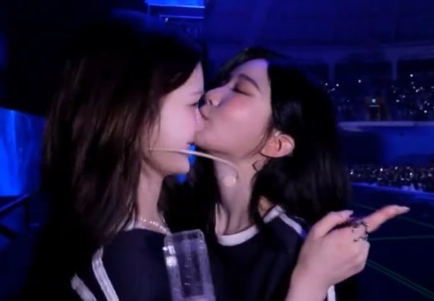 pponyangs's tweet photo. when the whole house gay except it’s just another normal day in tripleS https://t.co/o2zRc0K9qp