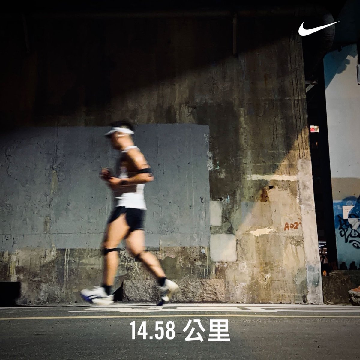 ericchu4's tweet photo. 好久好久沒有跑這麼遠距離了，傍晚涼涼地很好跑，夕陽很漂亮，但是我還是私心希望那個平均氣溫二十度以下的記憶中的秋天趕快出現。
#跑步不是我的興趣是我的生活 
#每日運動紀錄
#假日長距離 https://t.co/umIsqW1wbp