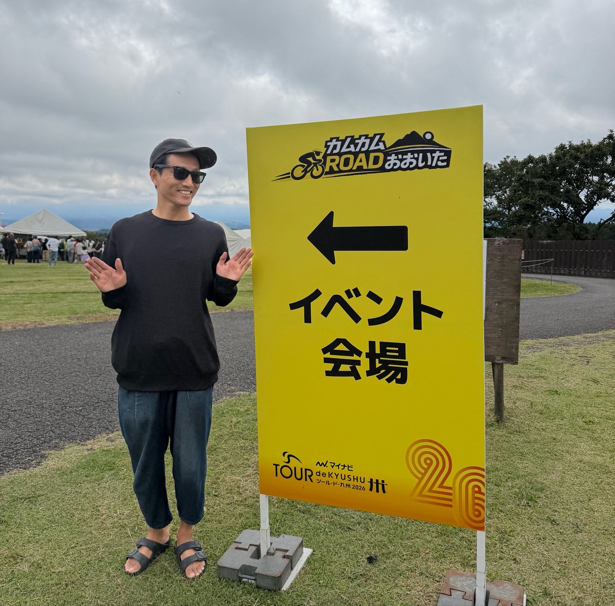 flairnuts's tweet photo. ツール・ド・九州 2026 🚴
初めて間近で見ることができました！

そして、お笑い芸人レギュラーの西川くんに、あるある探検隊ならぬ、フレアで気絶していただきました！

最高のリアクション、
ありがとうございました！ https://t.co/SQqnYfmFp9