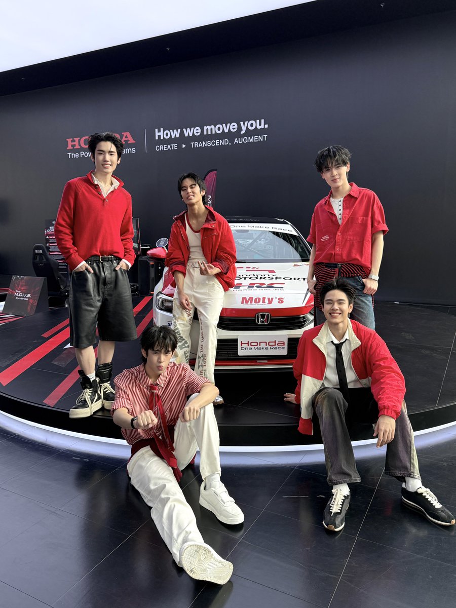 9214KIDS's tweet photo. ขอบคุณทาง ​#TheMOVEbyHonda ​ที่ชวน 9214KIDS มาแจกความแสบในวันนี้นะครับ สนุกมากครับผม 🏎️

และขอบคุณทุกคนที่มาหาพวกผมนะครับ 

#TheMOVEbyHondax9214KIDS  
#9214KIDS
#SONRAYMUSIC https://t.co/nL2RAmNMVz