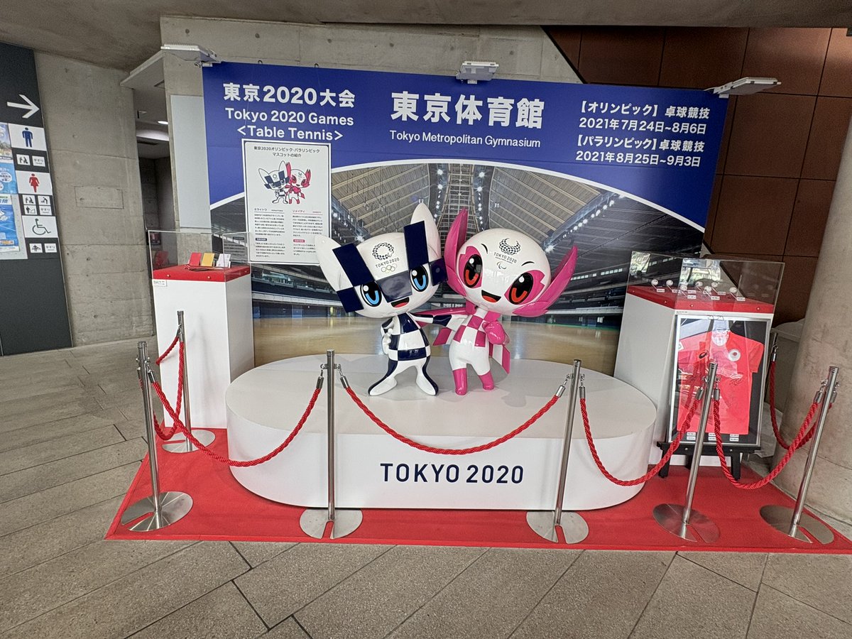 tomo_cheb's tweet photo. #TOKYOユニバーサルウォーキング
少し遅れをとりましたが、得意の場所TOKYOスポーツレガシーコースから始めました。
もちろん東京体育館のミラソメ像にもご挨拶。チケット売り場にデカイちゃんたちが姿を見せてないので、Sちゃんたちに座ってもらいました。
#ミライトワ #ソメイティ #ミラソメ活躍中 https://t.co/sbioD2x96F