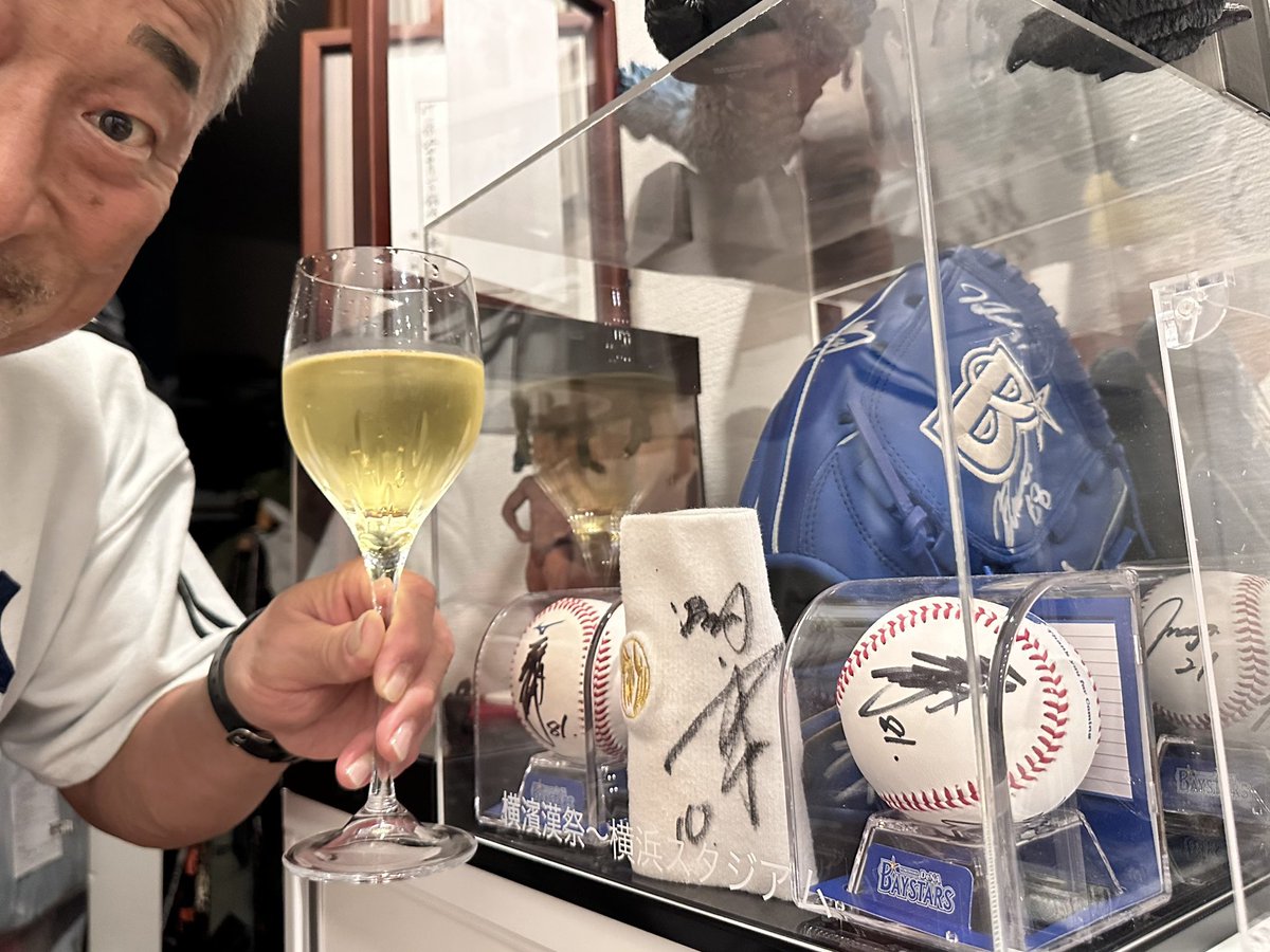 nobuakikakuda's tweet photo. 無法天に通ず❗️

我らがベイスターズよ❗️此度の働き見事であった‼️

#我が家のベイスターズコーナー
#ボクはベイスターズファンになってしまった💙 https://t.co/rJBsQNZ0mN