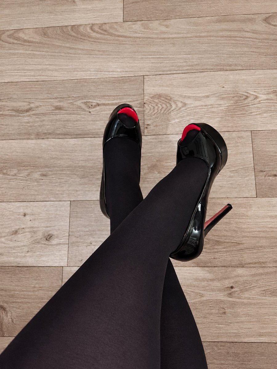 PetalSweetFR's tweet photo. Had such a lovely session with my shoe slave yesterday 😈👢💕

We had fun picking out a gorgeous new pair of boots that they paid for me! 

A happy Mistress and a very good little shoe slave 🥰👠 

#Domme #ShoeSlave #HighBoots #Findom https://t.co/CRCbBtiMUr