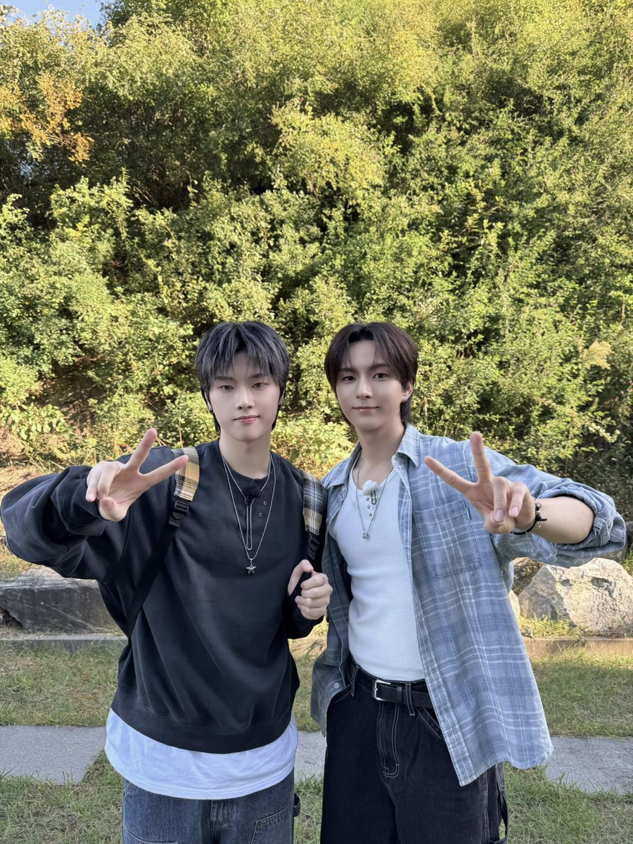 XH_official's tweet photo. [ #Xtra_Scenes ]

뎡듀 뜽민 캠퍼스 출석완료🏫
빌런즈〰️ 수고했어 오늘도🍀 

#XdinaryHeroes #엑스디너리히어로즈
#IMPULSE
#Obsessed_with_Youth
#WE_ARE_ALL_HEROES
#수고했어오늘도 https://t.co/MpDjXyCsfi