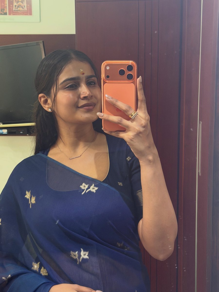 AnantapurCinema's tweet photo. Kavya shree 💙🤳

#KavyaShree https://t.co/igX0taD6jv