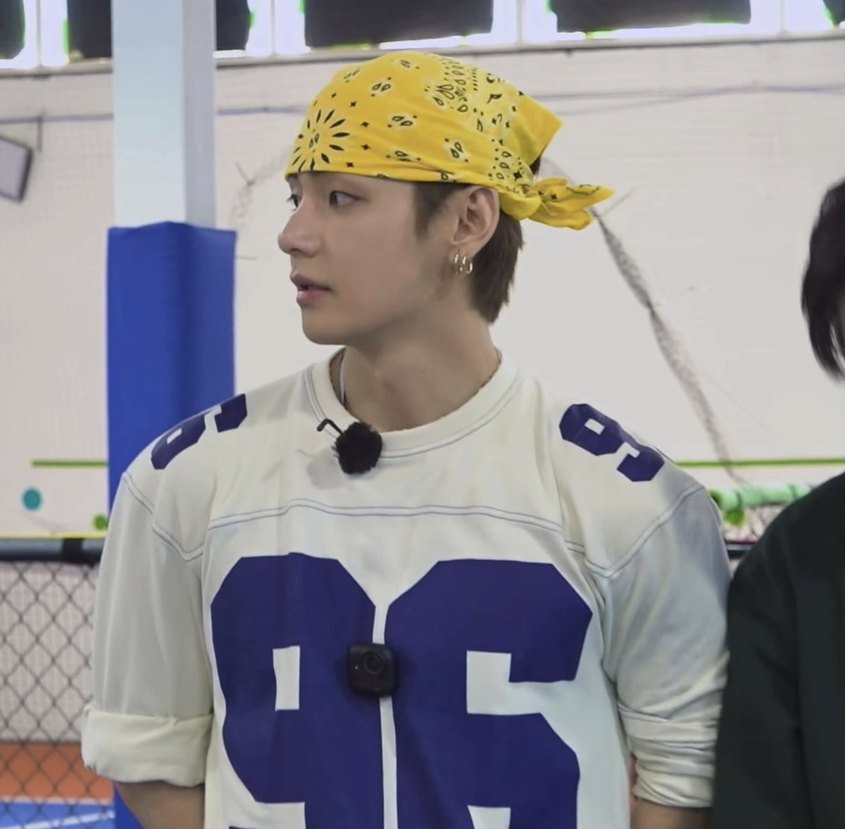 thvchapters's tweet photo. taehyung side profile is INSANE https://t.co/L0ez8z4rKw