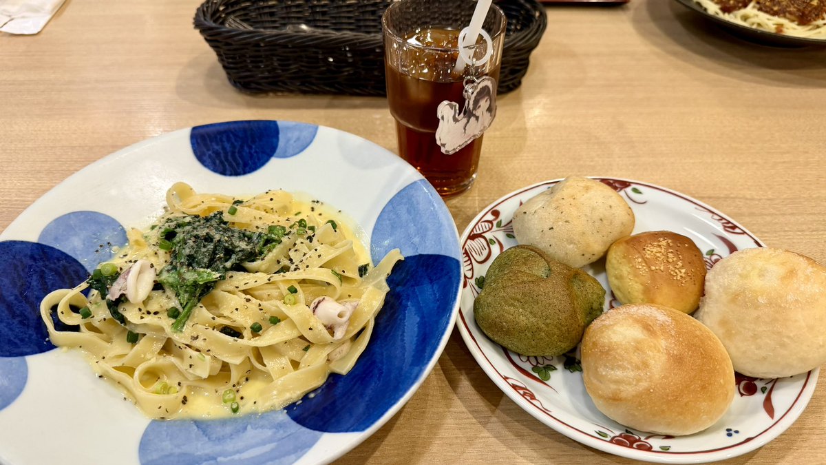 masa__masay's tweet photo. 今日は汐留に行ってきた。
カレッタ汐留の鎌倉パスタはパンの食べ放題があって人気だった🍝 https://t.co/WppZh8YCRj
