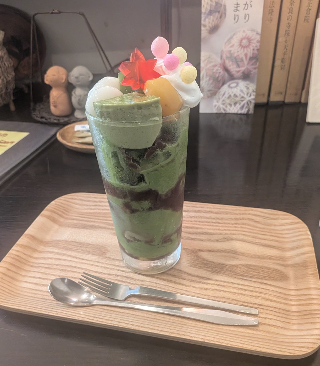 Rc7DPs1vdHYU9Ov's tweet photo. 居酒屋の帰りに #甘味茶屋ぶどうの木 さんで
🧁抹茶づくしパフェ
美味すぎる⋯🤤甘いものは別腹っすね😂
まだ20時前やけど飲みに行く気にもなれんので早々に帰宅して🐱やまと社長🐾をナデナデするで😂
吹き出物じゃなく乳首の写真を皆に共有しとくね😂
猫はいいよー🐱皆も猫と暮らしなよー😂 https://t.co/87GJc8cbxG