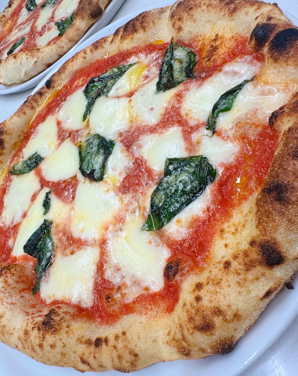 TRATTORIA__Mare's tweet photo. 🍕🌿 地元・長生村の恵みをピッツァに！ 🌿🍕
千葉県唯一の村、長生村で育った新鮮なバジルを使用したマルゲリータ🍕✨
トマトの旨み、チーズのコク、そして地元産バジルの爽やかな香りが広がる一枚です😋💕
せっかく長生村に来たなら、長生村の味も楽しんでいってください🌾🍀
🍑桃神祭にお越しのモノノフの皆さまも、ぜひ！
TRATTORIA Mareでお待ちしております❤️💛💗💜
#桃神祭 #モノノフさん #長生村 #マルゲリータ