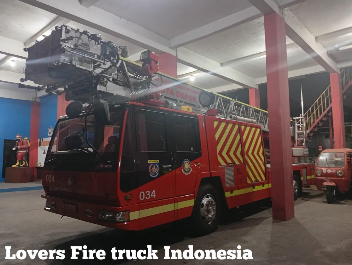 IndraAjahe778's tweet photo. Aerial Ladder truck 

Hino MH

40 meter 

Mako Damkar kota Depok 

Body manufacture @morita119 https://t.co/6hZ9ltADzZ